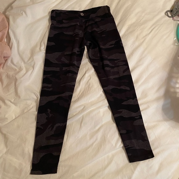 Camo Camouflage Leggings Size S‎ Yoga Pants Workout - Picture 2 of 4